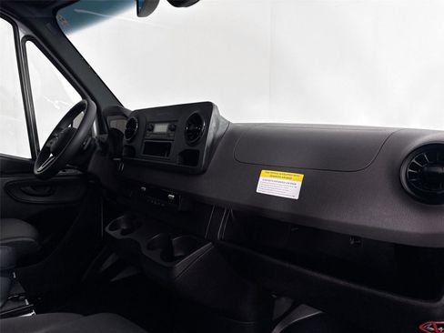 Used 2022 Mercedes-Benz Sprinter 3500 image 36