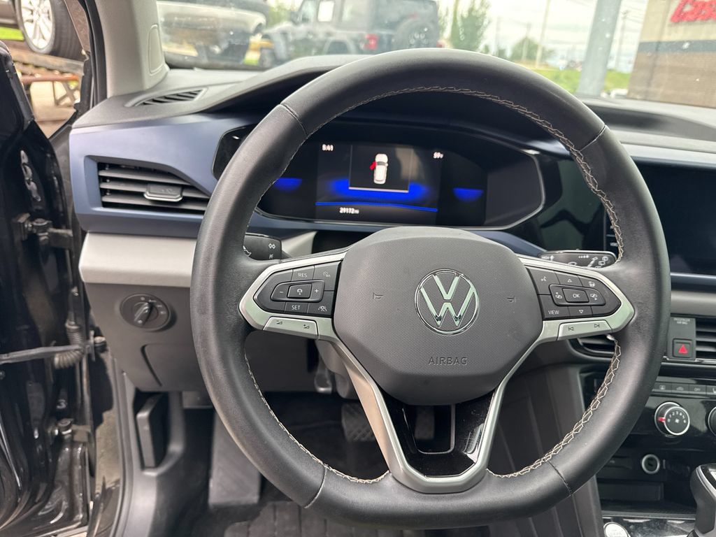 Used 2023 Volkswagen Taos SE w/ Panoramic Sunroof Package FWD image 11