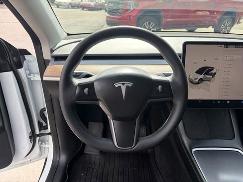 Used 2022 Tesla Model Y Long Range image 13