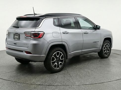 Used 2025 Jeep Compass Trailhawk image 9