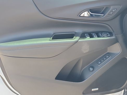 Used 2023 Chevrolet Equinox Premier image 19