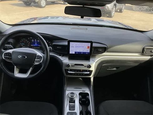 Used 2020 Ford Explorer XLT image 18