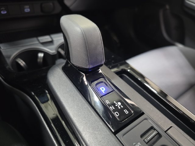 Certified 2025 Toyota Prius LE FWD image 20