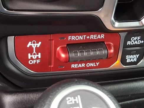 Used 2025 Jeep Wrangler Unlimited Rubicon w/ Convenience Group AWD/4WD image 26