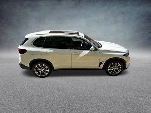 Used 2026 BMW X5 xDrive40i w/ Parking Assistance Package AWD/4WD image 10