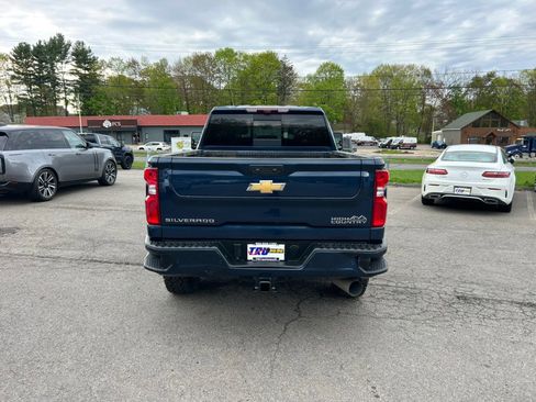 Used 2022 Chevrolet Silverado 2500 High Country w/ Technology Package AWD/4WD image 5