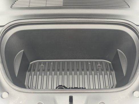 Used 2021 Tesla Model Y Long Range image 17