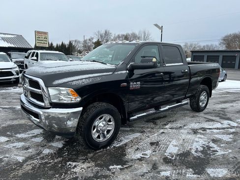 Used 2018 RAM 2500 Tradesman w/ Chrome Appearance Group image 4