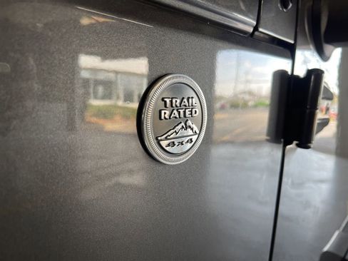 Used 2017 Jeep Wrangler Unlimited Sahara w/ Connectivity Group image 10