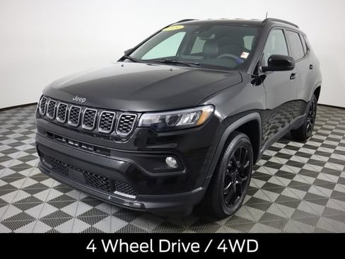 Used 2024 Jeep Compass Latitude w/ Convenience Group AWD/4WD image 9