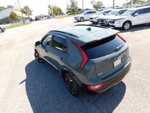 Used 2024 Kia Niro Wind w/ Wind Preserve Package FWD image 8