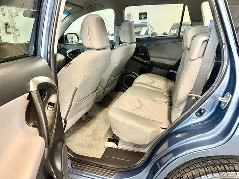Used 2011 Toyota RAV4 Sport Utility 4D w/ Base L4 Extra Value Pkg image 10