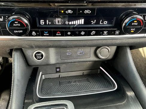 Used 2023 Nissan Rogue Platinum w/ Platinum Premium Package image 16