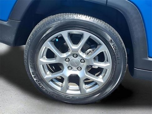 Used 2022 Jeep Compass Latitude image 9