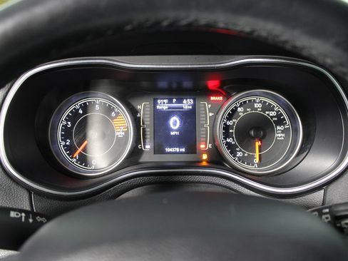 Used 2019 Jeep Cherokee Latitude Plus FWD image 13