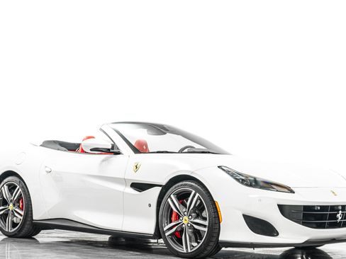Used 2019 Ferrari Portofino RWD image 32