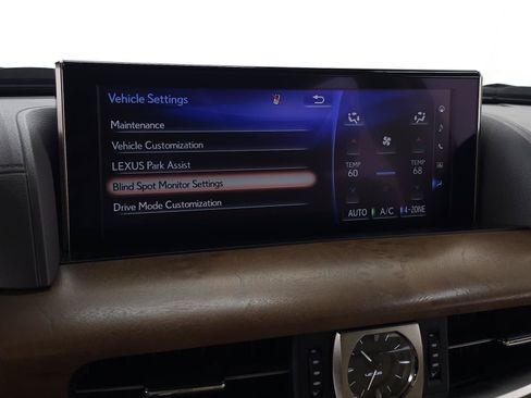 Used 2021 Lexus LX 570 4WD w/ Luxury Package image 26