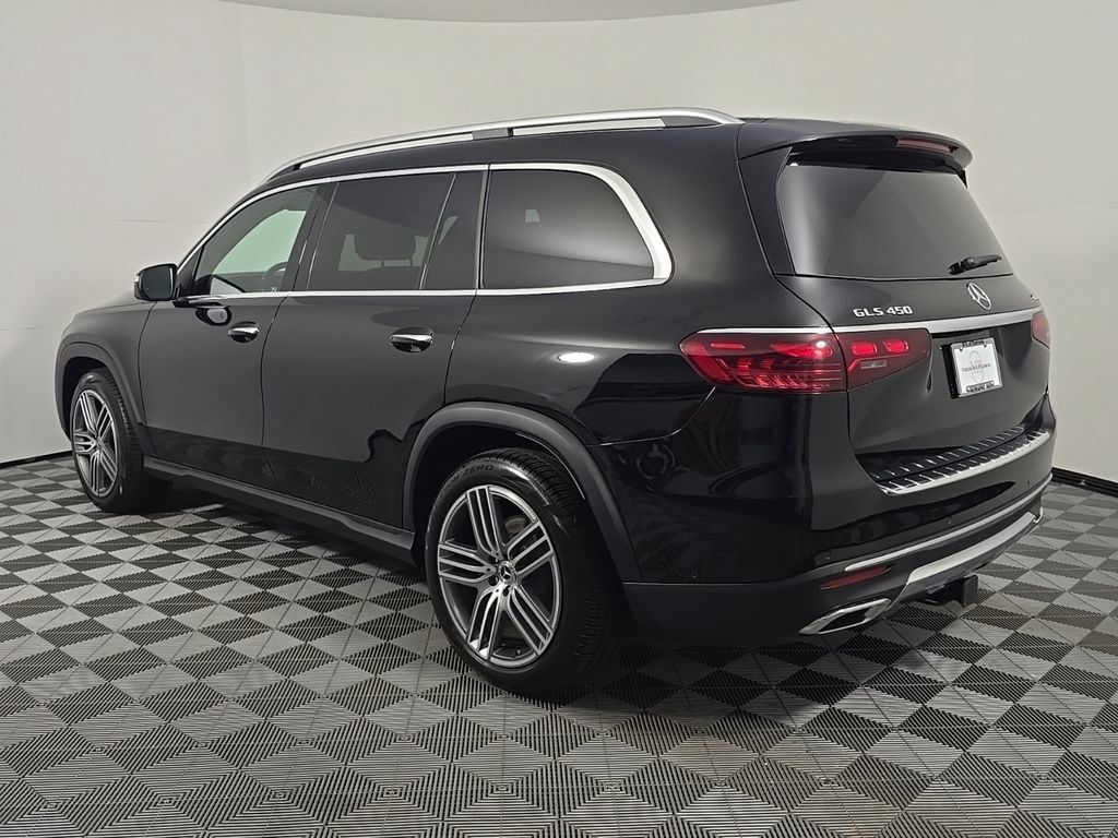 Used 2025 Mercedes-Benz GLS 450 4MATIC image 3