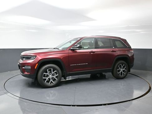 New 2025 Jeep Grand Cherokee Limited w/ Trailer Tow Package image 10