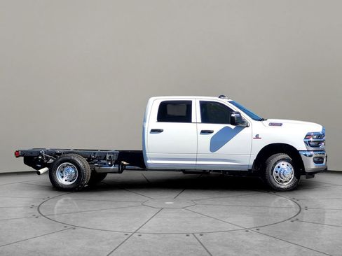 New 2025 RAM 3500 Tradesman w/ Chrome Appearance Group image 3