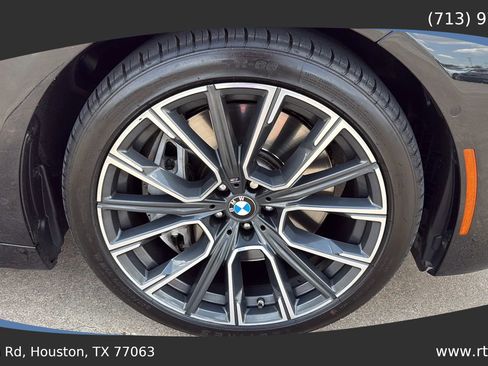 Used 2020 BMW 750i xDrive w/ Executive Package image 10