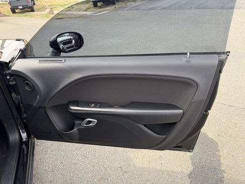 Used 2015 Dodge Challenger SXT image 28