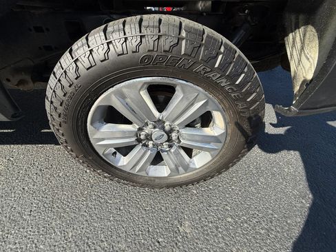 Used 2019 Ford F150 XLT w/ Equipment Group 302A Luxury AWD/4WD image 15