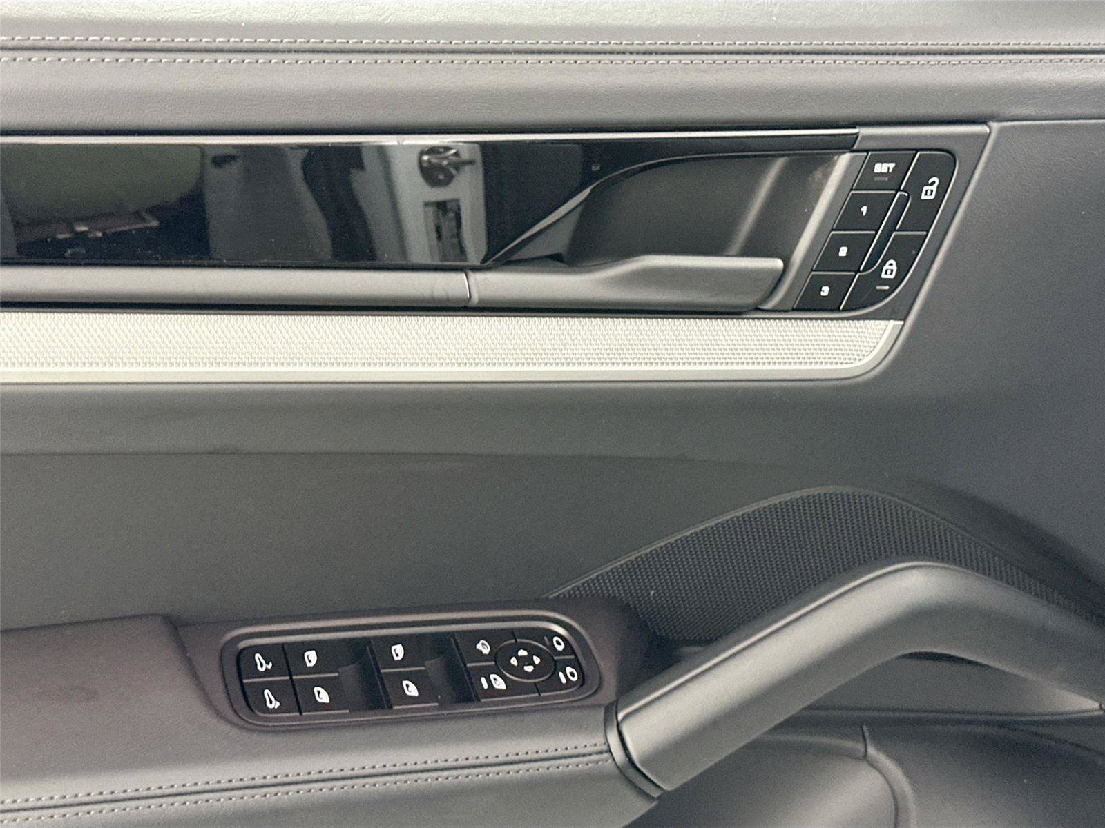 Certified 2026 Porsche Cayenne AWD/4WD image 30