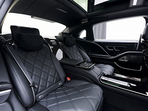 Used 2025 Mercedes-Benz Maybach S 580 4MATIC image 55