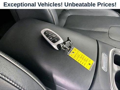 Used 2022 Hyundai Santa Fe SEL w/ Convenience + Premium Package FWD image 11