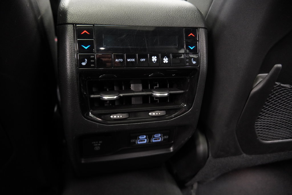 Used 2023 Jeep Grand Cherokee Overland w/ Advanced Protech Group III AWD/4WD image 27