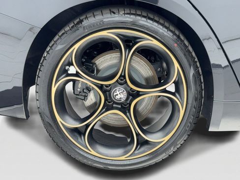 New 2025 Alfa Romeo Giulia w/ Driving Assist Package image 47