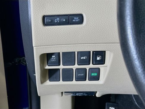 Used 2018 Nissan Rogue SV image 16