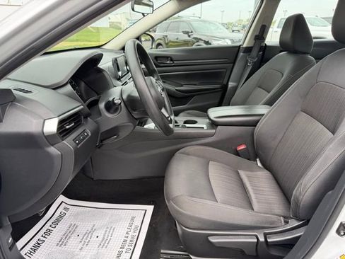 Used 2024 Nissan Altima 2.5 S FWD image 14
