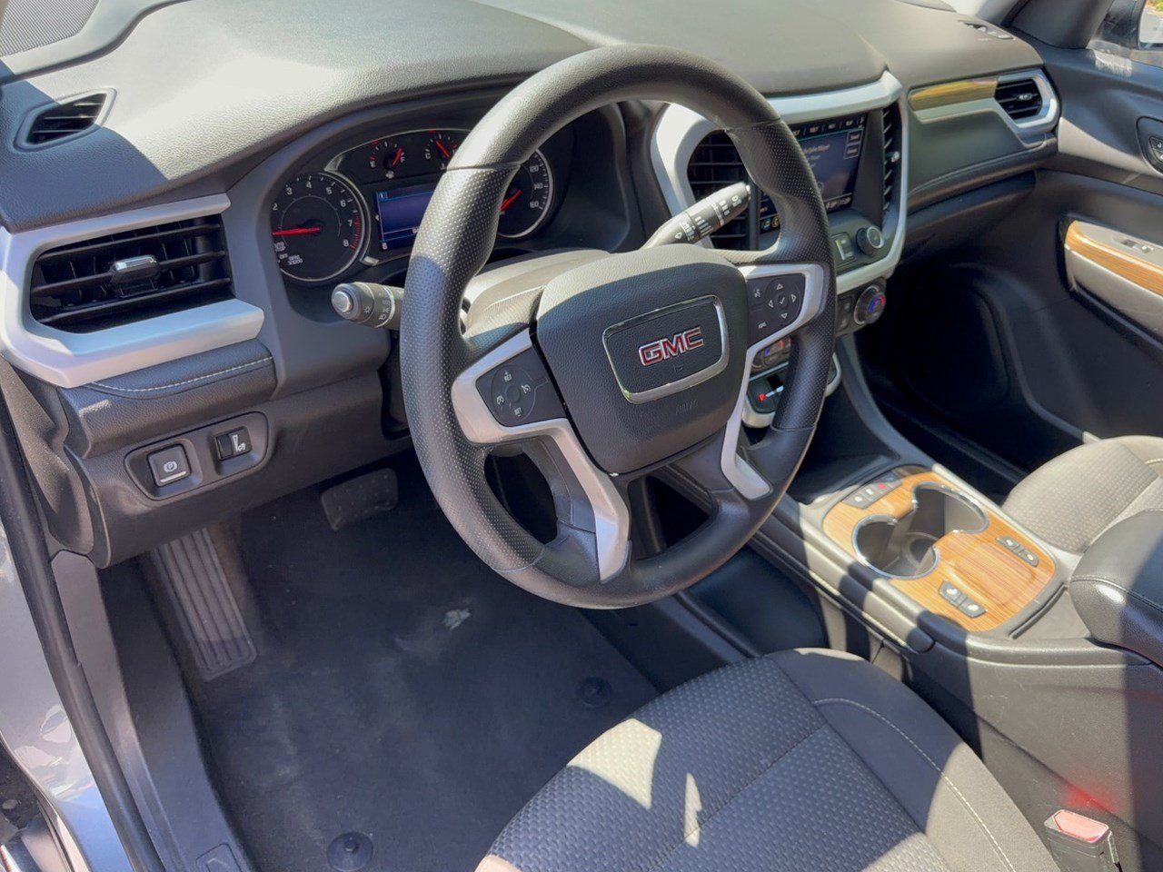 Used 2021 GMC Acadia SLE w/ Driver Convenience Package FWD image 4