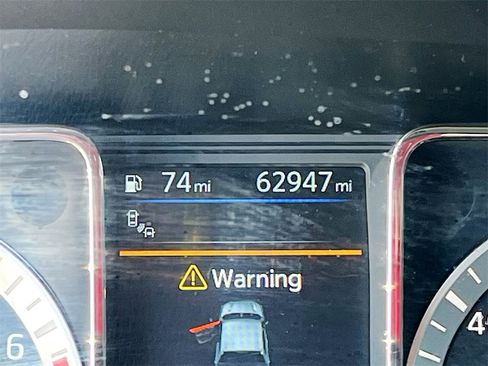 Used 2019 Nissan Titan SV w/ SV Convenience Package image 12