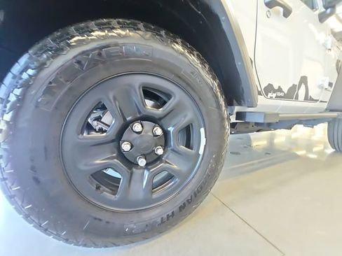 Used 2025 Jeep Wrangler Sport AWD/4WD image 28