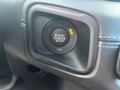 Used 2025 Jeep Wrangler Unlimited Sahara AWD/4WD image 40