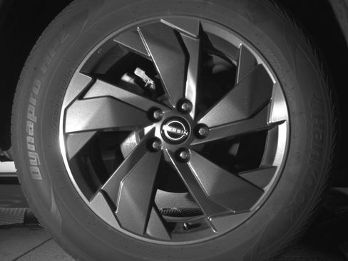 Used 2025 Nissan Rogue SV image 15