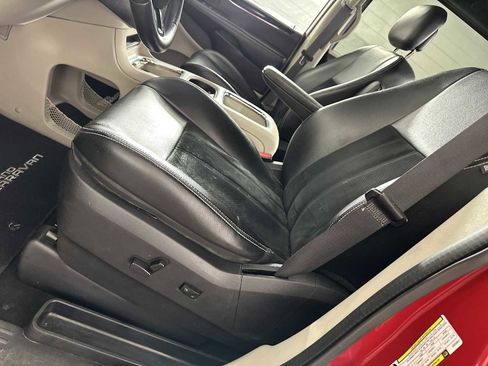 Used 2014 Dodge Grand Caravan SXT image 11