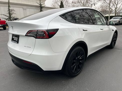 Used 2023 Tesla Model Y Long Range image 7