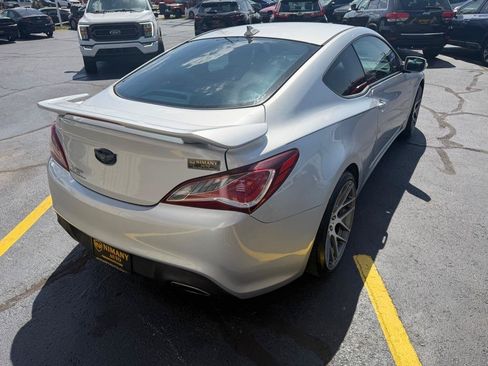 Used 2015 Hyundai Genesis 3.8 RWD image 5