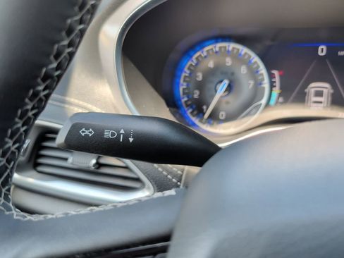 Used 2025 Chrysler Pacifica Limited FWD image 22