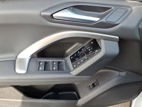 Used 2025 Audi Q5 Premium w/ Convenience Package image 16