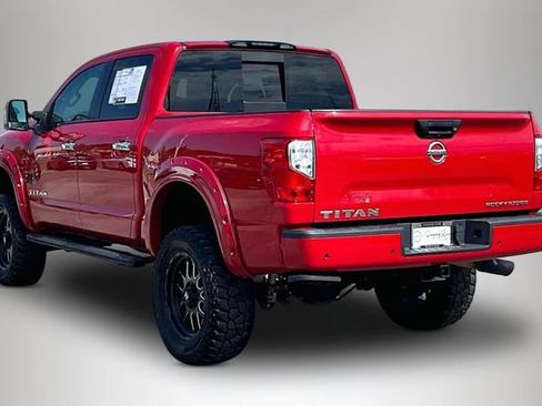 Used 2021 Nissan Titan SV w/ SV Convenience Package AWD/4WD image 4