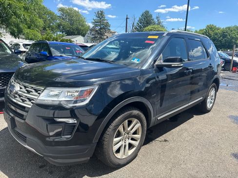 Used 2018 Ford Explorer XLT w/ Equipment Group 202A AWD/4WD image 1