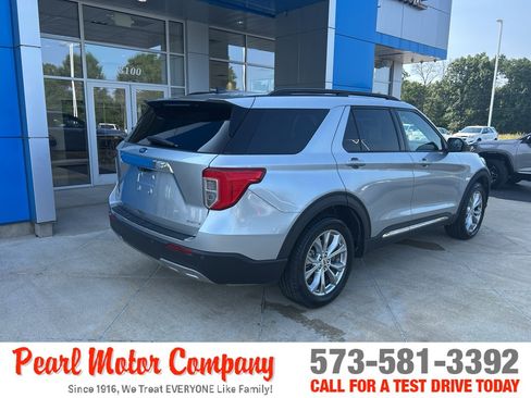 Used 2021 Ford Explorer XLT w/ Equipment Group 202A AWD/4WD image 4