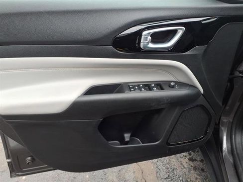 Used 2022 Jeep Compass Limited image 11