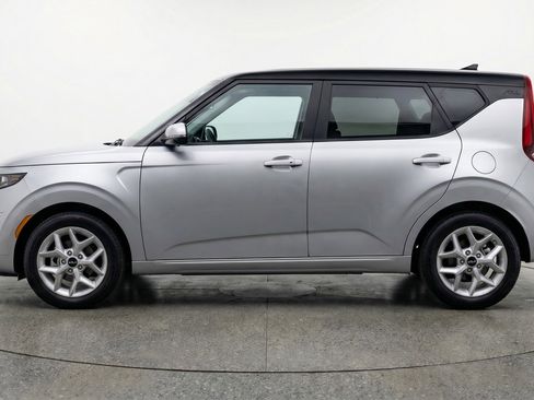 Used 2025 Kia Soul LX w/ LX Technology Package image 5