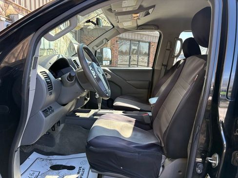 Used 2016 Nissan Frontier SV image 15
